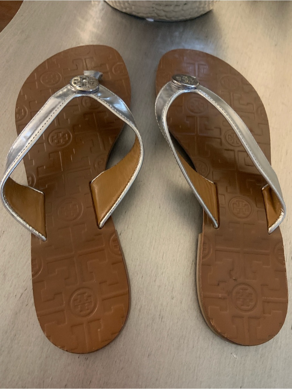 Tory Burch Signature   Silver Leather Thong Sandals - Women's
